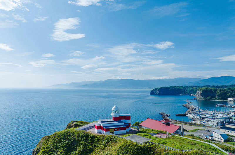 Otaru Lighthouse & Mt. Moiwa Night View Day Trip - Hiyoriyama Lighthouse and the Otaru shore