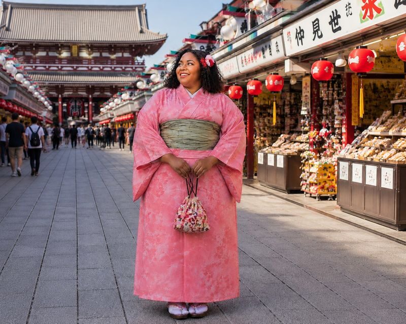 Plus Size Kimono Rental and photo shoot in Tokyo - Getting dressed before the walk