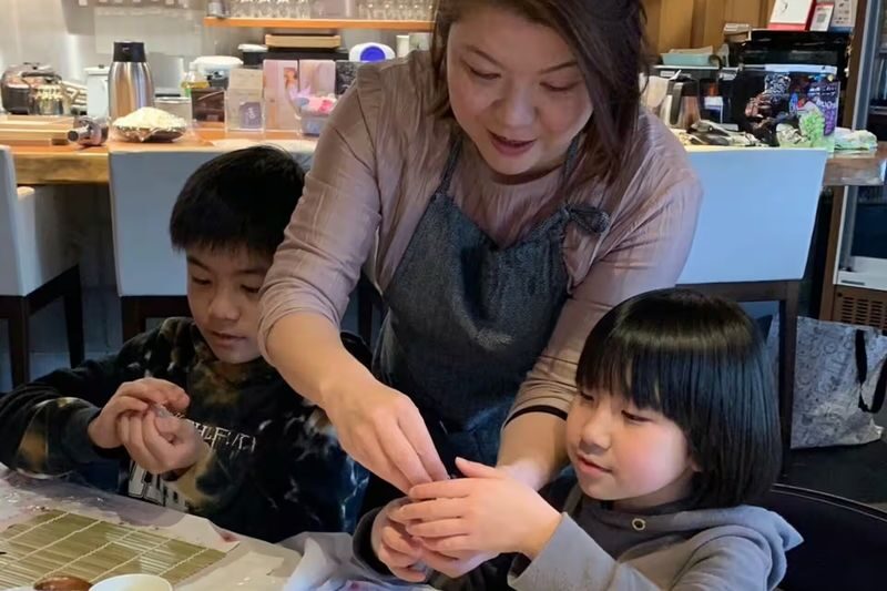 Private Sushi Experience with a Pro Chef in Osaka - Plating your sushi and sitting down to eat