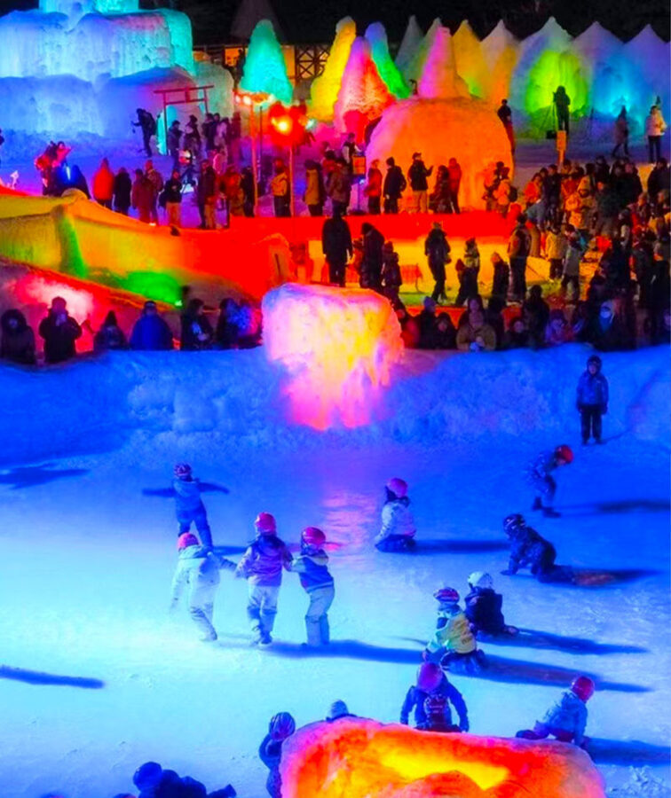 Sapporo Noboribetsu Hell Valley and Lake Shikotsu Ice Falls Festival Tour - Hell Valley: volcanic ground and steam