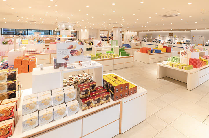 Sapporo ROYCECHOCOLATE TOWN & Mt. Moiwa& Central Wholesale Market - A self-guided lunch at Sapporo’s seafood market