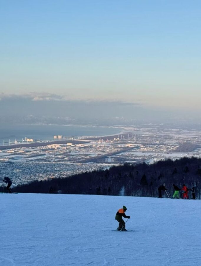 Sapporo Teine Ski Resort Private Full-Day Experience - Pickup, equipment, and getting onto the snow