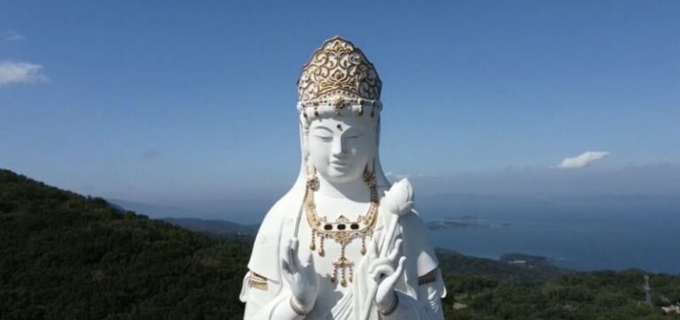 Shodoshima Island Tour Bus (Kagawa) - Shodoshima Daikannon: a first look at the island