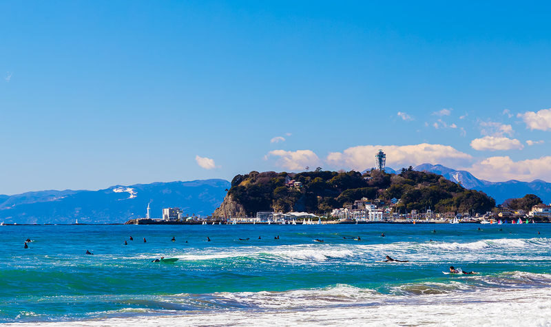 Small group tour for 9 people | One-day tour of Kamakura and Enoshima | Includes Enoden experience & Enoshima & Kamakurakoko-mae Station & Kamakura Great Buddha & Tsurugaoka Hachimangu Shrine | Round trip from Tokyo | Hotel pick-up and drop-off + Chinese - Enoshima: two hours for paths, views and snacks