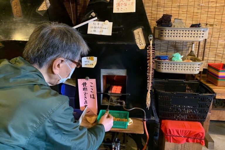 Taste Takayama: Food & Sake Brewery Tour - Make a rice cracker over a heater