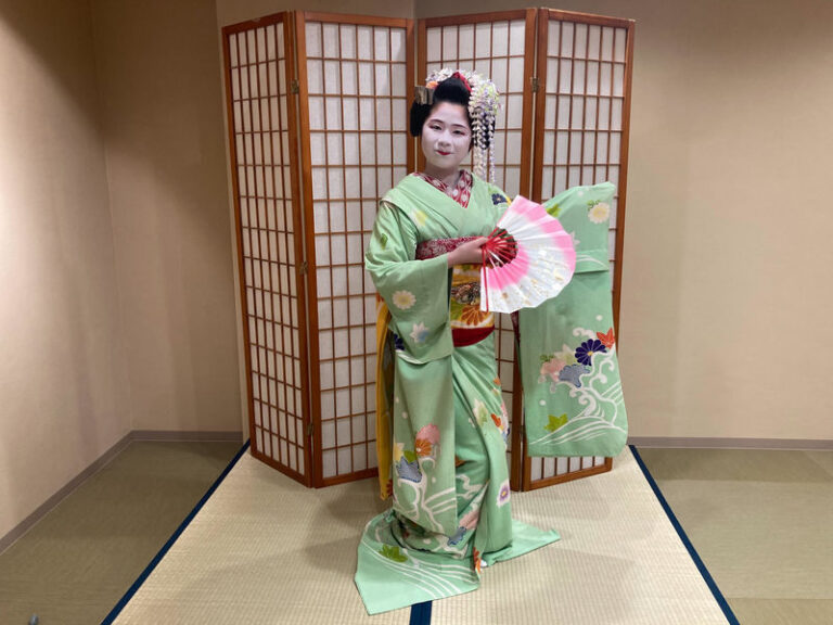 Tea Ceremony, Dance and Game with Japanese Maiko - What Happens in the 45 Minutes