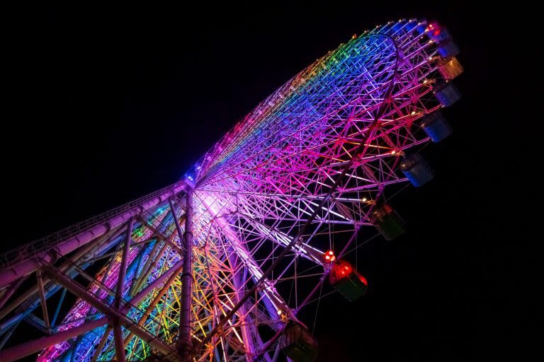 TEMPOZAN Giant Ferris Wheel - Choosing a gondola and getting aboard