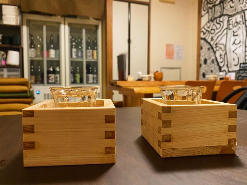 Tokyo: Asakusa Bar Hopping and Karaoke with Local Guide - Sake tasting at Hanbei
