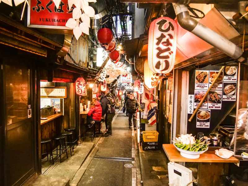 Tokyo Bar Hopping in Shinjuku: Free-flow, Full Dinner, Golden Gai - Kabukicho: a guided walk between meals