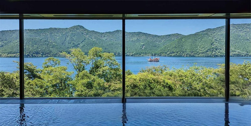 Tokyo Hakone Shrine & Atami Fireworks Full-Day Romantic Tour - Atami fireworks set the pace