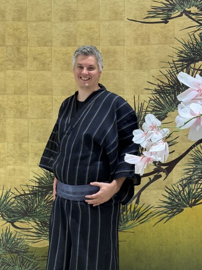 Tokyo: Haneda Airport Kimono Experience - From choosing a kimono to posing for photos