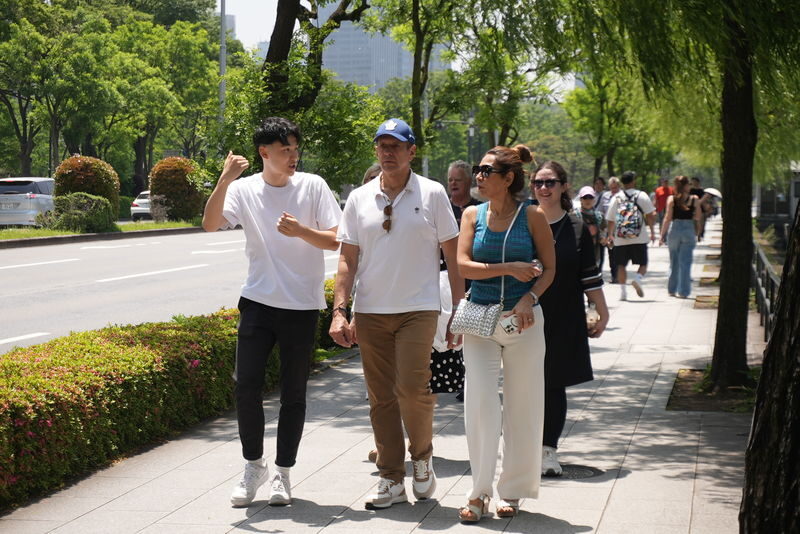Tokyo Imperial Palace and Edo castle Historical Guided Walking Tour - Ote-mon Gate and Edo Castle’s defenses
