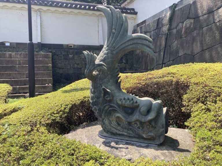 Tokyo Imperial Palace & East Garden Half-Day Private Tour - The guide turns sights into stories