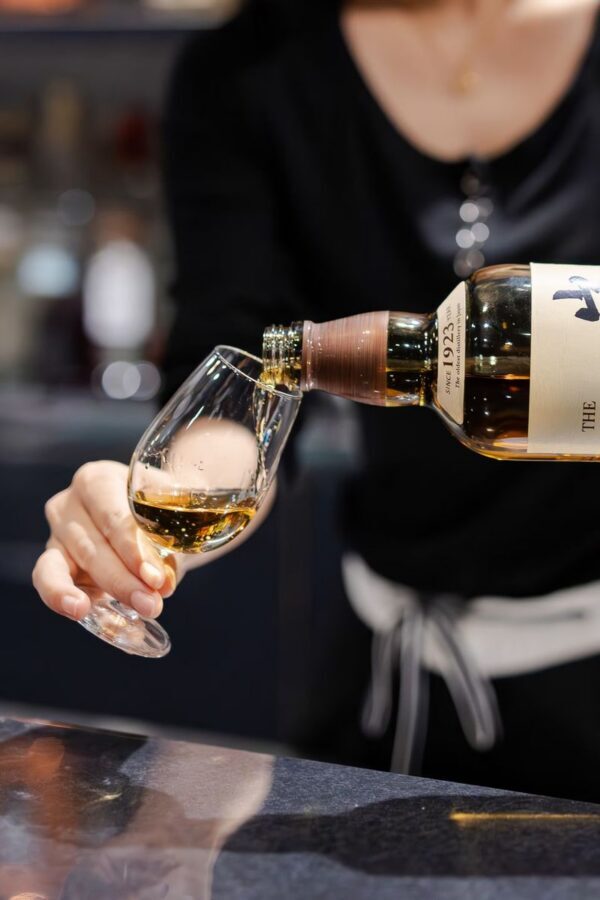 Tokyo: Japanese Whisky Tasting Experience: 10 Whiskies & 5 Snacks - Five snacks make the tasting more than a flight