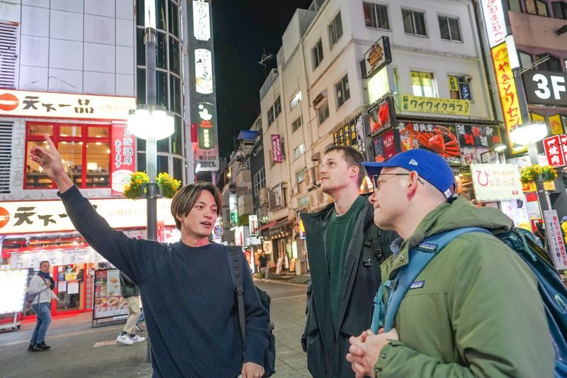 Tokyo Omakase Sushi & A5 Wagyu Premium Foodie Tour in Shinjuku - Shinjuku after dark: lanes, lights, and local context