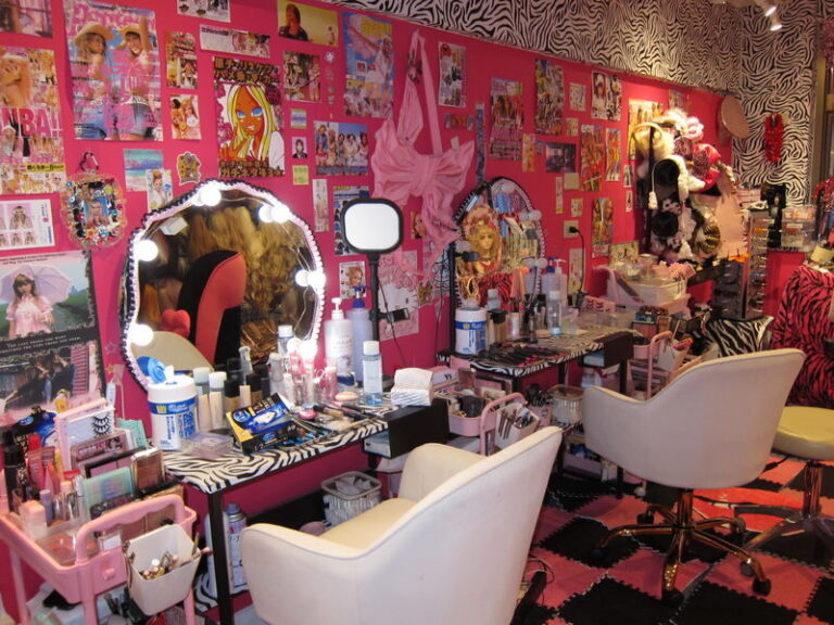 Tokyo:ppのGal Club Shibuya Gal Makeover & Photoshoot Experience - Fisheye or vintage CCD: choose your Tokyo look