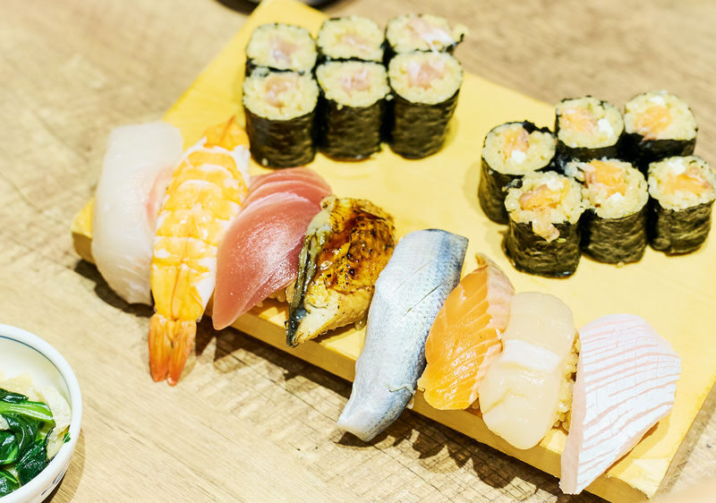 Tokyo: Shinjuku Food Tour - 15 Dishes at 4 Eateries - A moving meal, not a restaurant crawl on your own