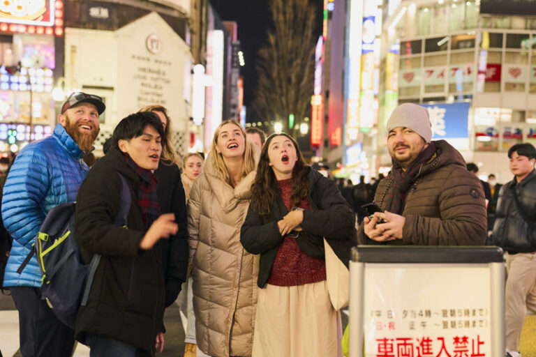 Tokyo: Shinjuku Historical Walking Tour & Secret Backstreets - Omoide Yokocho: food lanes and old Tokyo atmosphere