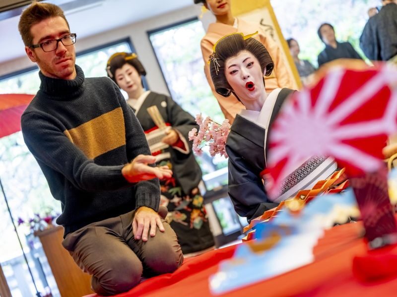 TOKYO:Traditional Geisha Show - The tea course: matcha, wagashi, and dance