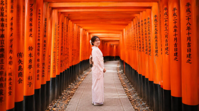 Uji Byodoin & Uji Matcha Food Street & Uji River & Uji Park & Fushimi Inari Taisha & Katsuo-ji Daruma Wall Day Tour (Departing from Osaka and Kyoto) - Uji: a temple landmark and a town made for tea