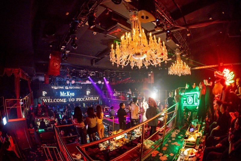 Umeda Osaka | PICCADILLY Live Show & Nightclub Ticket | Shisha & Karaoke - Music, food and a little audience participation