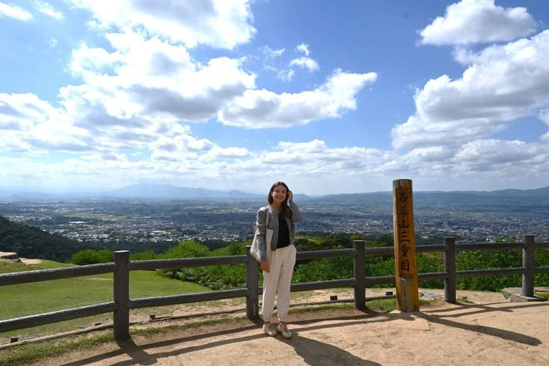 Wakakusa Hilltop Bus - The station-to-summit bus ride