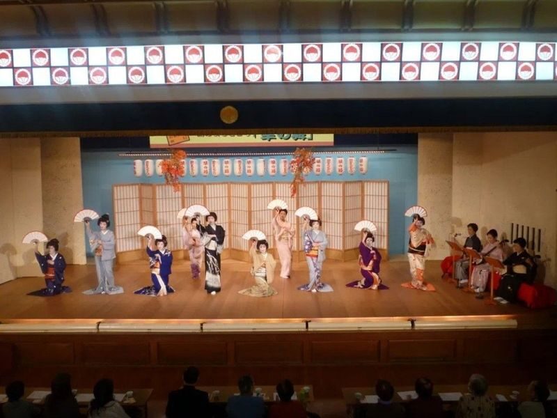 Weekend Geisha Dance Performance "Hana-no-Mai" in Atami - The Photo Session After the Final Dance