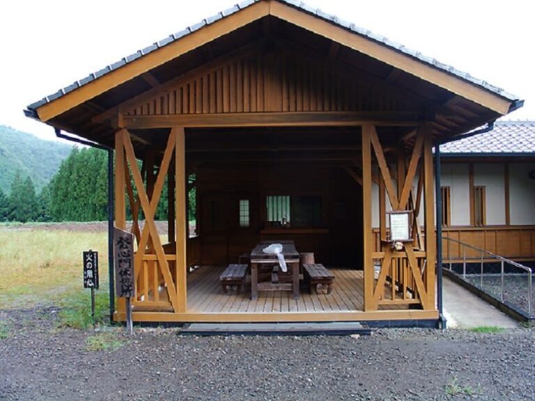 World Heritage KumanoKodo Hiking Tour - Climbing Daimon-zaka one step at a time
