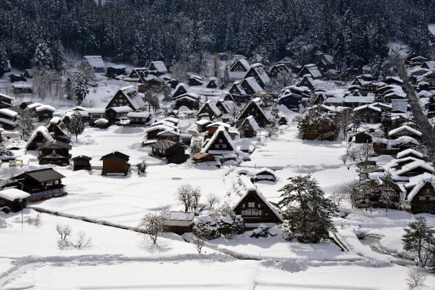 World Heritage Shirakawa-go and KanazawaTour by Professional guide - The early coach ride to Shirakawa-go