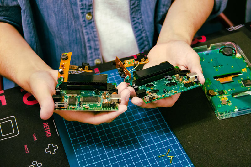 +Y workshop: Gameboy modding - Picking the colors is part of the fun