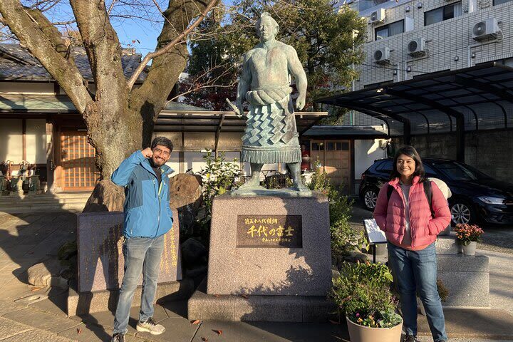 Yanaka Walking Tour: Historic and Traditional District of Tokyo - Yanaka Cemetery is more than a scenic path