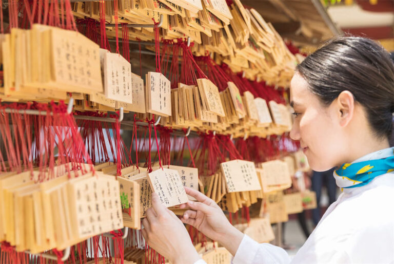 Yufuin no Mori Train Experience: Yufuin Onsen Town & Kyushu Zoo & Beppu Hells or Dazaifu Tenmangu Shrine + Beppu Ropeway Tour - The safari park is a lively change of scene