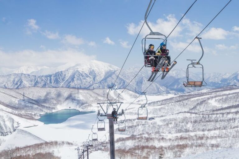 Yuzawa Ski Resorts Chinese & English Ski/Snowboard Private Lesson - Choose a resort for your group, not just its name